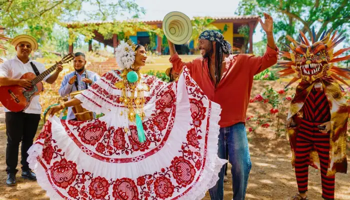 Panama Folklore – Pollera Dance and Traditional Celebrations